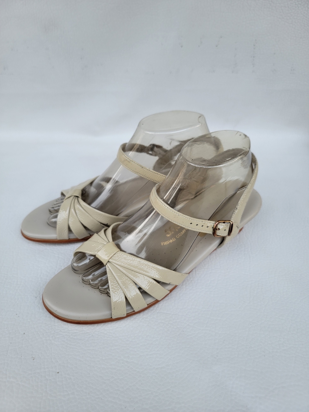 SAS Womens Size 9N Strippy Quarter Strap Wedge Sandal Bone beige The shoes show